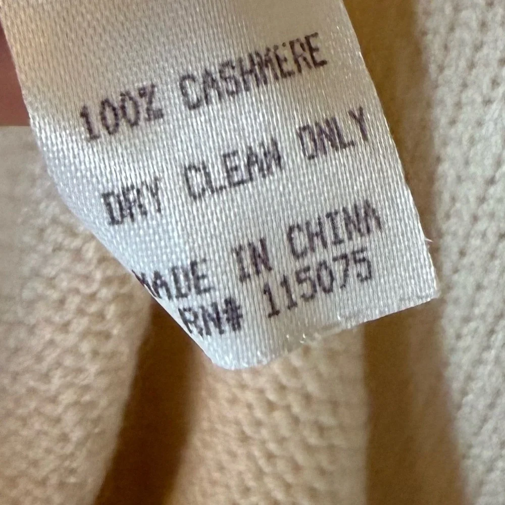 Seaton Cream 100% Pure Cashmere Wrap Shawl Size Medium - Picture 6 of 6